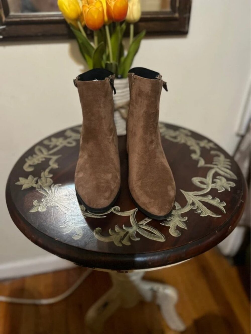 Rouge helium ankle booties